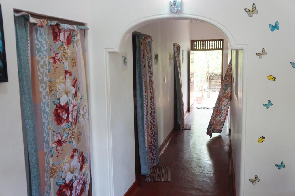 Little White House Hotel Trincomalee Exterior photo