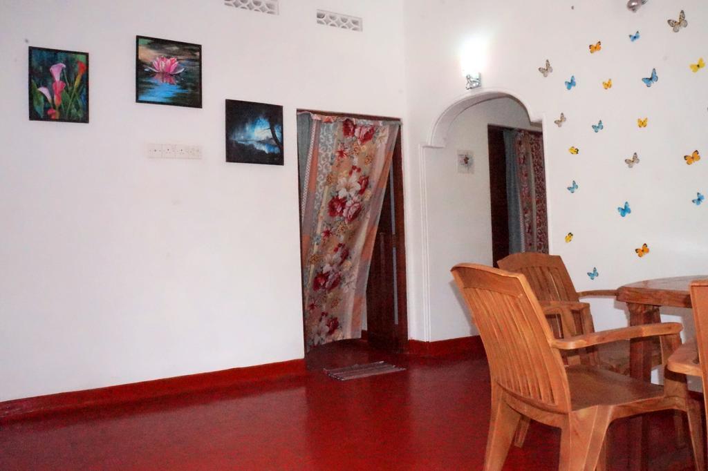 Little White House Hotel Trincomalee Exterior photo