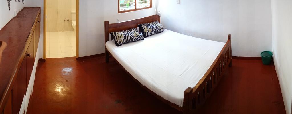 Little White House Hotel Trincomalee Exterior photo