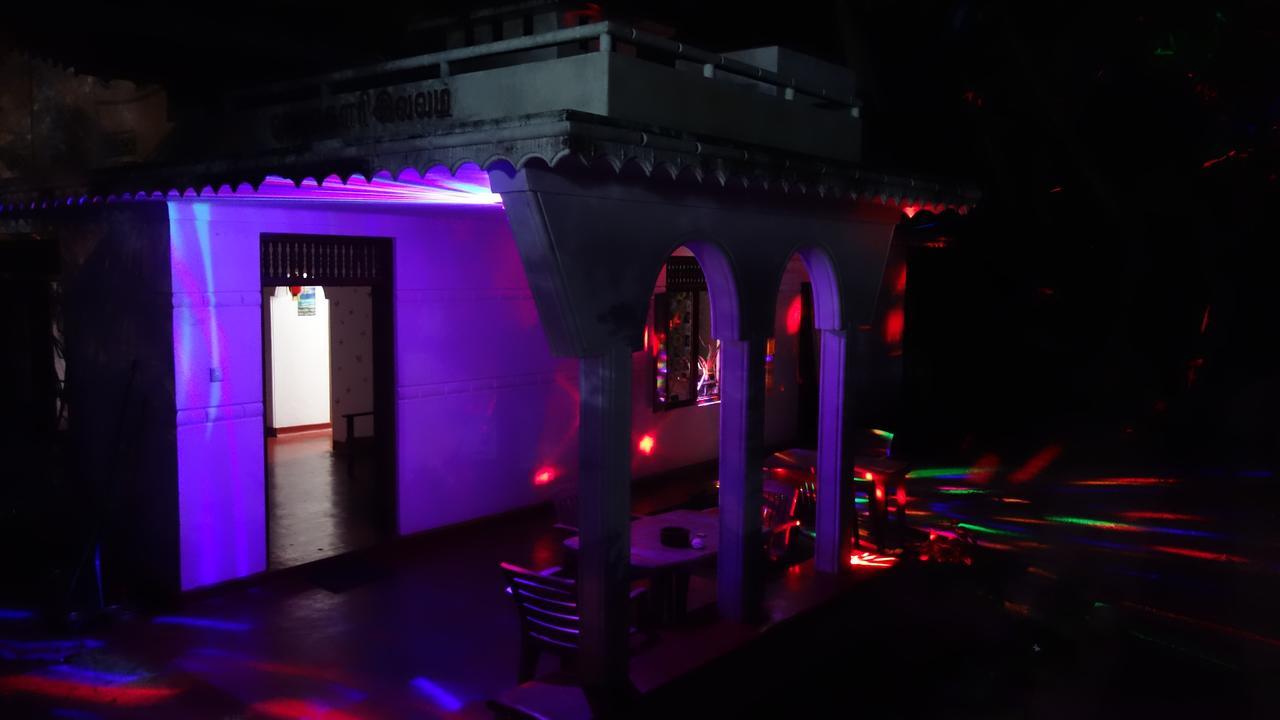 Little White House Hotel Trincomalee Exterior photo
